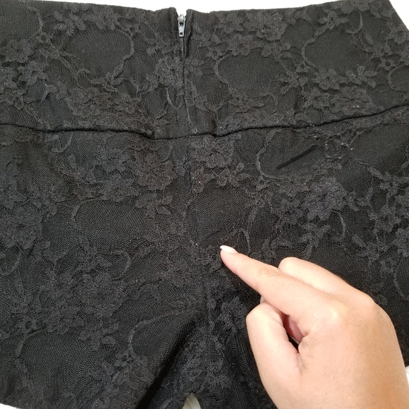 WINDSOR Shorts Black with lace on the outside, SIZE Large. - Picture 9 of 16
